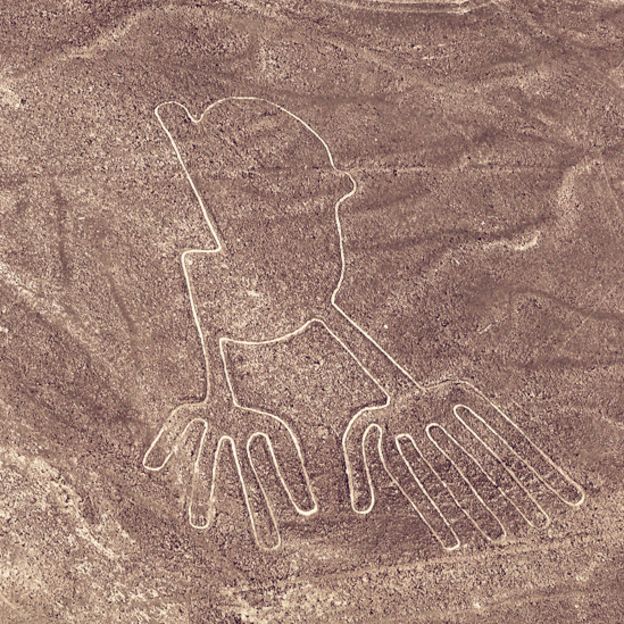 Desenho de uma ave gigante em Nazca