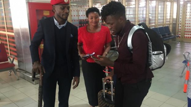 Bobi Wine akielekea Entebbe kutoka uwanja mkuu wa ndege JKIA mjini Nairobi