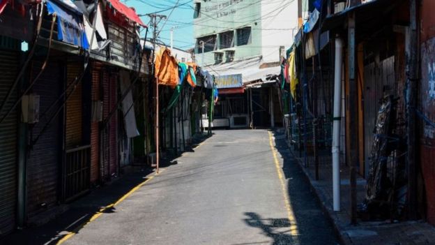Una calle de Asunción, PAraguay, desierta por la cuarentena