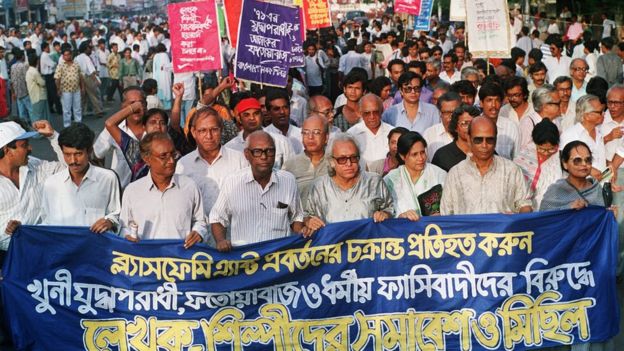 এরশাদের সামরিক শাসনবিরোধী আন্দোলনের একেবারে সামনের কাতারে ছিলেন কবি-লেখক-শিল্পীরা