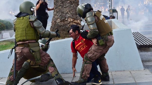 Festival de Viña entre la protesta y la paz La protesta y capítulos de violencia y la pacificación propuesta por los artistas