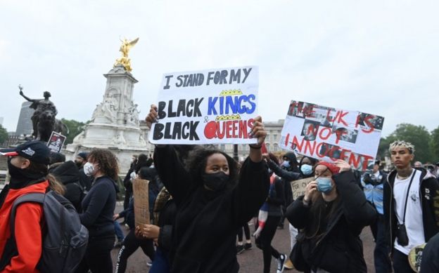 Londra'daki Siyah Hayatlar Değerlidir protestosu