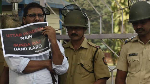 যোগী আদিত্যনাথ সরকারের 'গুন্ডারাজে'র বিরুদ্ধে প্রতিবাদ