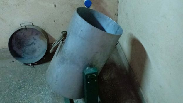 Mashine hii hutumiwa kuteketeza mifupa ya mwili wa maiti baada ya mwili kuchomwa na moto ndani ya tanuru na dizeli au kwa kuni