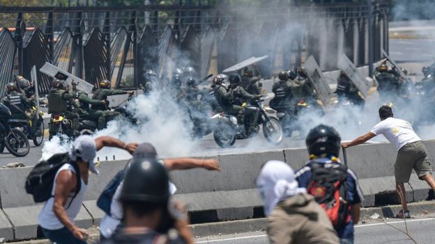 Venezuela Crisis: The Political Battle And The People Caught In The ...