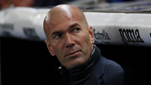 Zinedine Zidane, en el banquillo del Real Madrid.