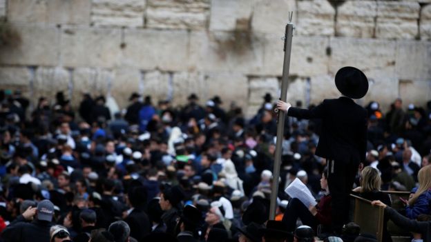 A crowd of religious Jews attend a special prayer for rain at the Western Wall in Jerusalem"s Old City, December 28, 2017