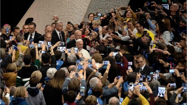 Pope Francis (C) arrives for the audience with members of the Molfetta and Ugento dioceses in Paul VI hall at the Vatican on December 1, 2018