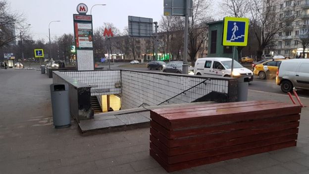 переход и бетонный блок
