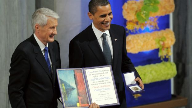 US President Barack Obama holds his Nobel Peace Prize next to Chairman of the Norwegian Nobel Committee, Thorbjoern Jagland, in Oslo - 10 December 2009