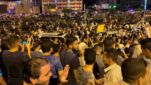 مظاهرة في ليبيا احتجاجا على إيقاف وزير الداخلية