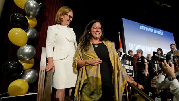 Independent candidates Jane Philpott (L) and Jody Wilson-Raybould (R) campaign together in September