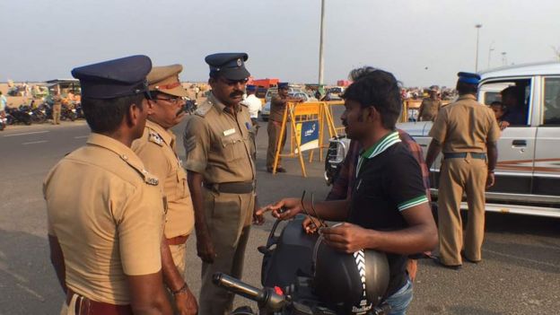 வாகனங்கள் செல்ல தடை