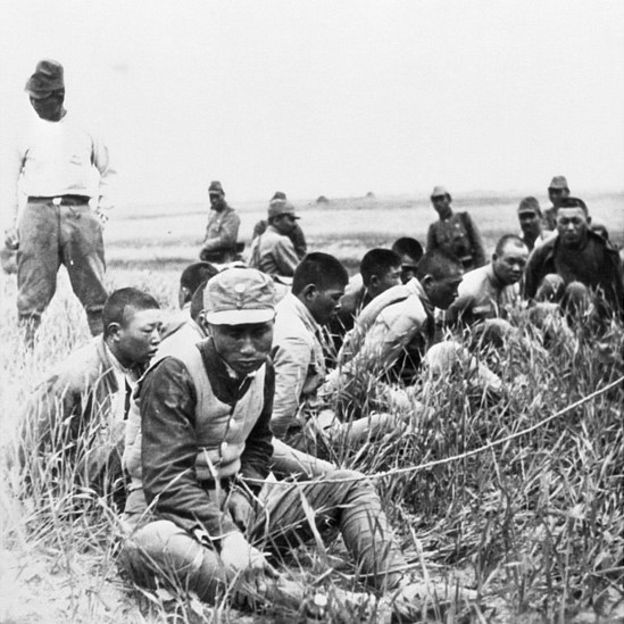 Japanese guards/Chinese POWs