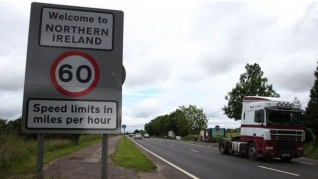 Cartel de "Bienvenido a Irlanda del Norte"