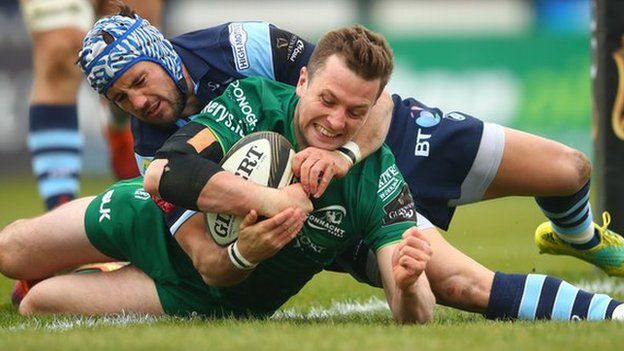 Fly-half Jack Carty scores Connacht's third try