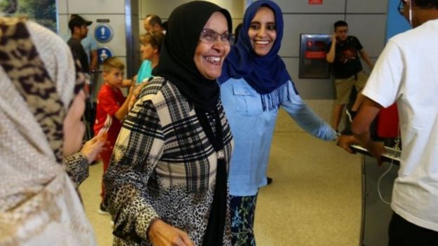المسافرون الذين لهم علاقات أسرية في داخل الولايات المتحدة لن يتضرروا من جراء قرار ترامب