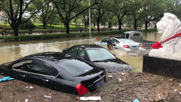 Tifón Lekima: una poderosa tormenta deja el menos 22 muertos y 1 millón de evacuados en el oriente de China carro