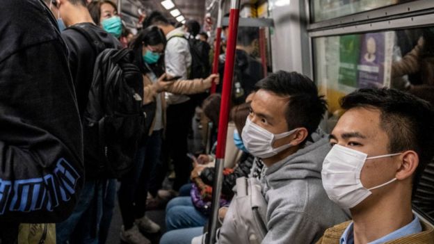 Çin hükümeti halktan kalabalık yerlerde maske takmalarını istiyor.