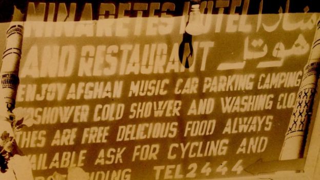 Cartaz antigo de hotel no Afeganistão