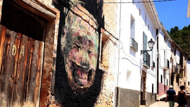 ¿Qué tanto influye el color de la pintura de tu casa en su precio de