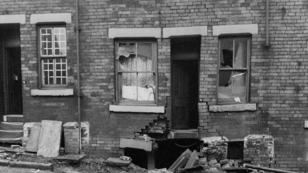 Students map locations bombs fell in Leeds WWII raid - BBC News