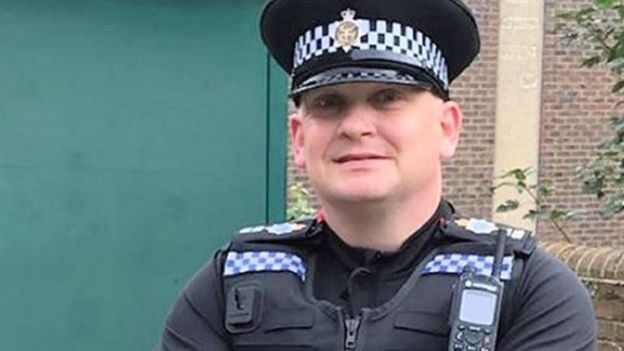 Sussex Police pays tribute to officers who died days apart - BBC News