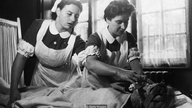 Enfermeras con una paciente
