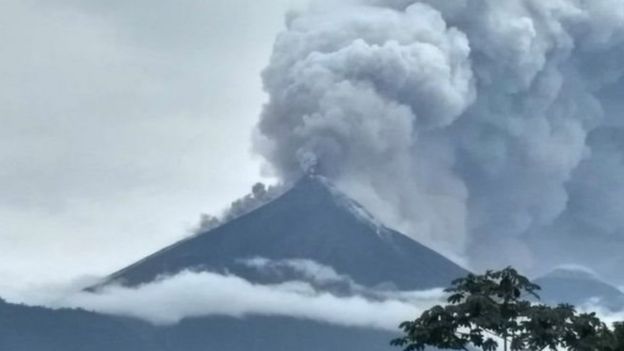 குவாட்டமாலா: எரிமலை வெடித்ததில் ஏழு பேர் பலி