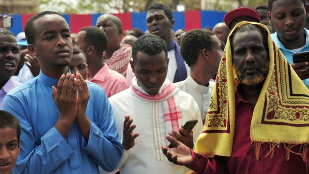 Somalis pray for victims during Friday prayer on October 20, 2017 in Mogadishu on the scene of a massive truck bomb attack in which at least 276 people were killed and 300 injured on October 14 in the deadliest ever attack to hit the conflict-torn nation