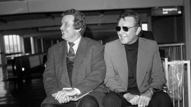 Macnee with fellow actor Richard Burton in 1973