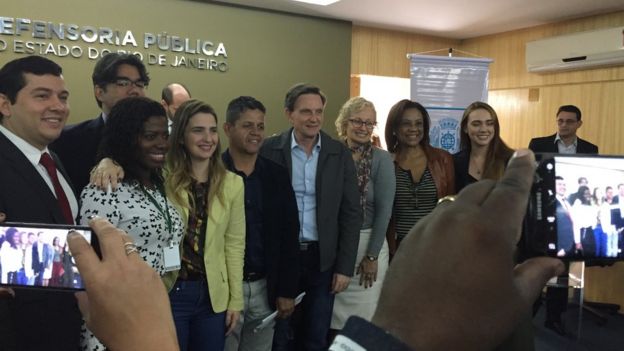 Crivella com Clarissa Garotinho e o membros da Defensoria pública