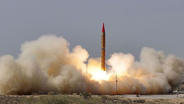 Pakistán prueba un misil de mediano alcance con capacidad nuclear en 2014