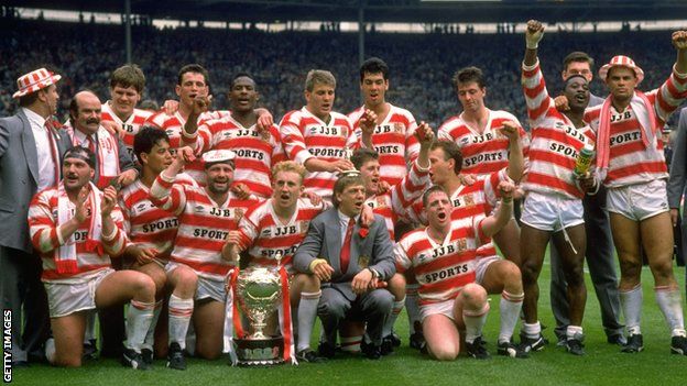 Graham Lowe's Wigan team at Wembley in 1988