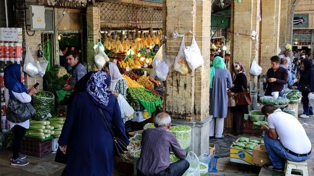 بر اساس گزارشها قیمت مواد غذایی در بعضی فروشگاهها در یک ماه گذشته افزایش قابل توجهی داشته است