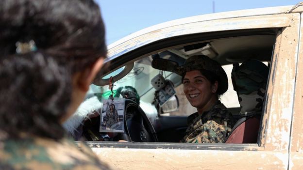 Mujeres combatientes del SDF.