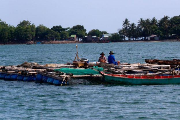 Ngư dân đánh cá ở Hà Tiên, Việt Nam, trong vùng Biển Đông