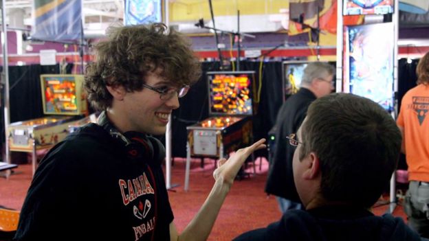 Robert Gagno conversando durante torneio