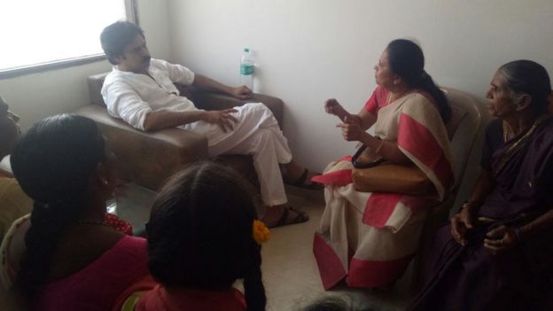 பவன் கல்யாணை சந்தித்த பாதிக்கப்பட்ட பெண்கள்