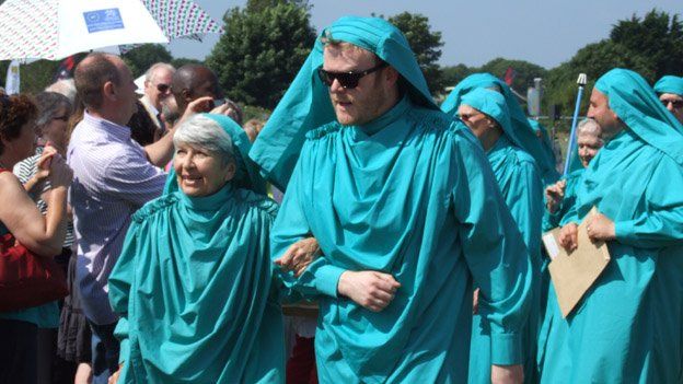 DJ Huw Stephens and actress Elisabeth Miles kitted out in their green robes