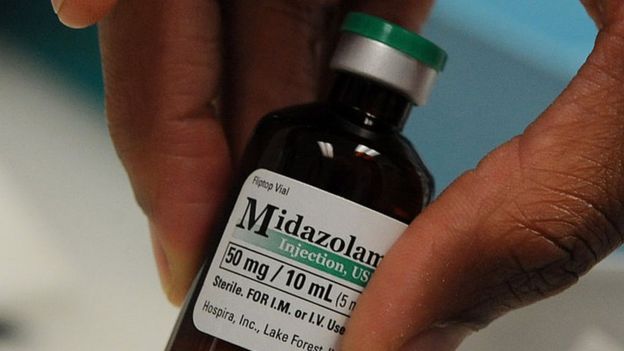 Una botella de midazolam