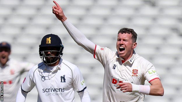 Peter Siddle celebrates the wicket of Warwickshire's Will Rhodes for Essex