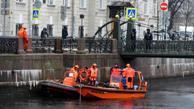 Divers search the Moika river