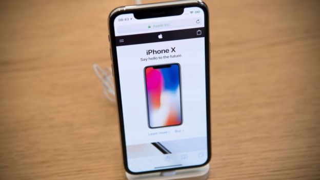 La pantalla del iPhone X no tiene botón de inicio. Foto: GETTY IMAGES