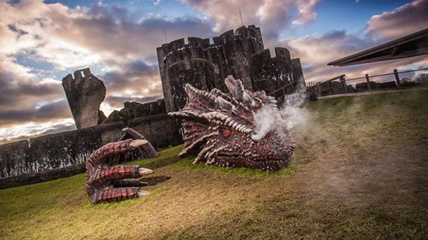 St David's Day dragons arrive at Caernarfon Castle - BBC News