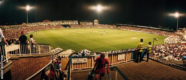The first day-night county match played in Britain, Warwickshire v Somerset in July 1997