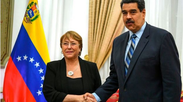 Maduro e Bachelet se cumprimentam