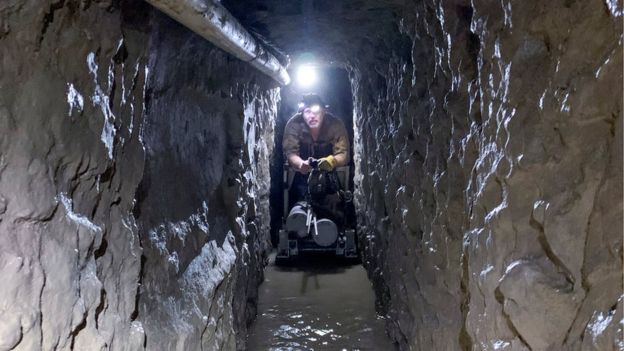 US-Mexico border - 'Longest ever' smuggling tunnel discovered _110700771_34a12562-efc5-4993-8cb6-fb646389b59e