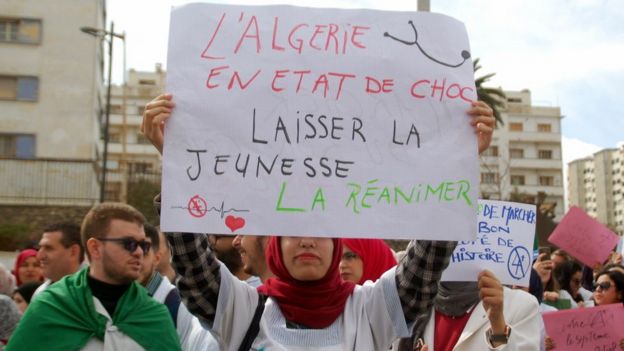 Manifestations à Alger le 19 mars, jour d'anniversaire de l'indépendance.