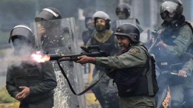 Guardias nacionales de Venezuela.